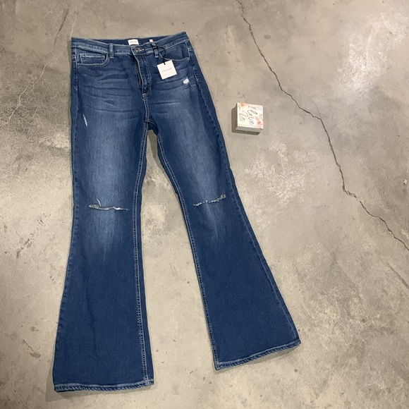 Sneak peek Flare Jeans - Picture 2 of 8